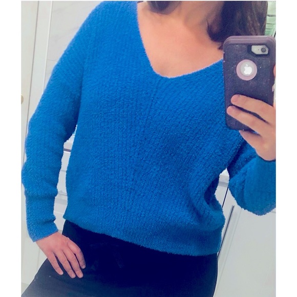 Sincerely Jules cropped cobalt blue plush v-neck sweater - Picture 3 of 11